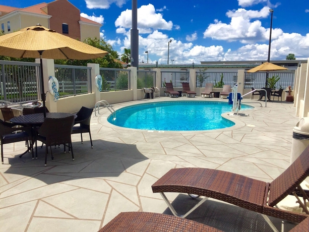 Imagen de la piscina del Hotel Hampton Inn Waycross. Foto 19