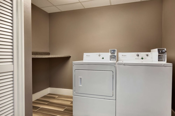 Imagen de los interiores del Hotel Hampton Inn Waycross. Foto 17