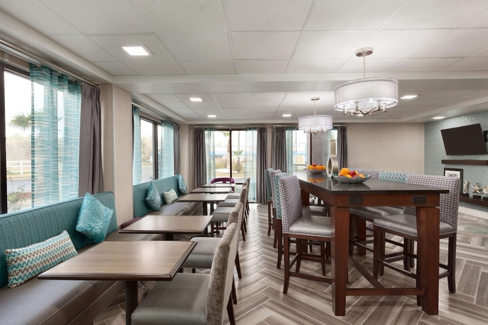 Imagen del bar/restaurante del Hotel Hampton Inn Waycross. Foto 2