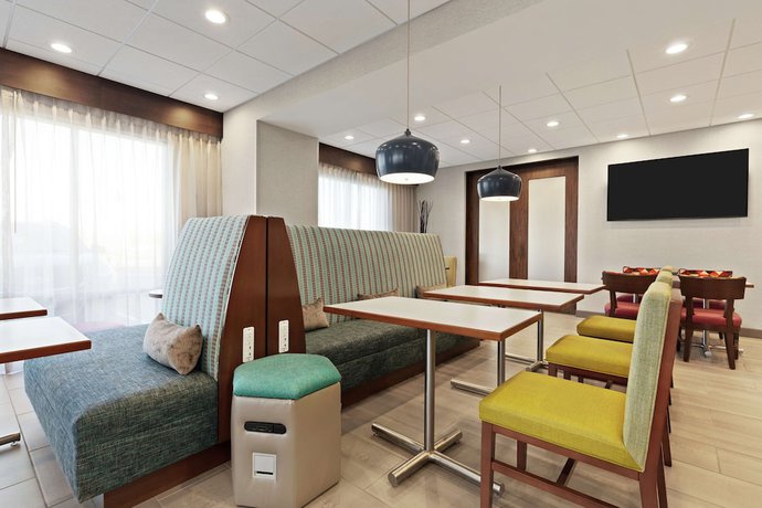 Imagen de los interiores del Hotel Hampton Inn West Valley Salt Lake City. Foto 17