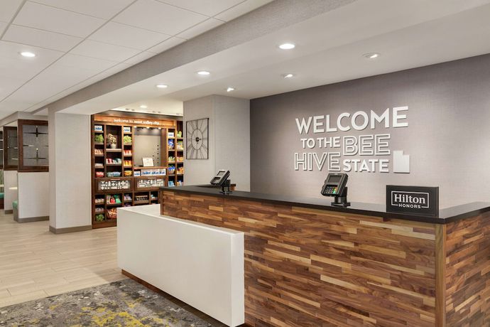 Imagen de los interiores del Hotel Hampton Inn West Valley Salt Lake City. Foto 18