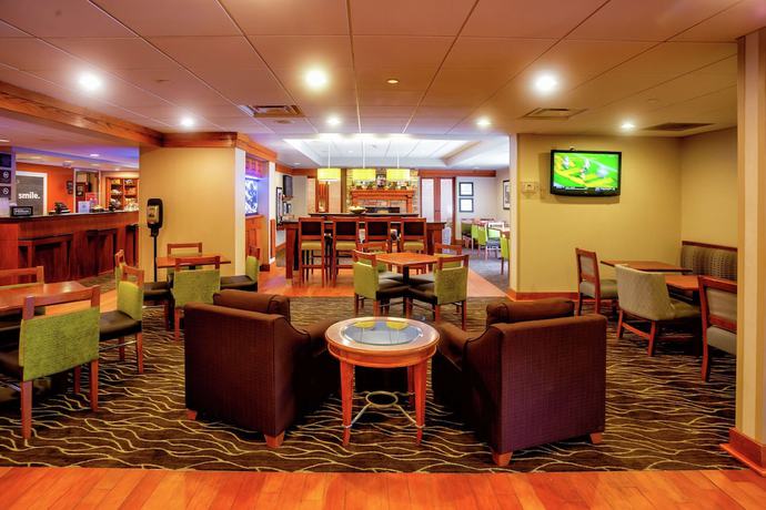 Imagen de los interiores del Hotel Hampton Inn Wheeling. Foto 19