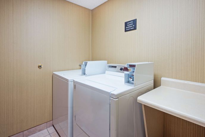 Imagen de los interiores del Hotel Hampton Inn Winfield/teays Valley. Foto 17