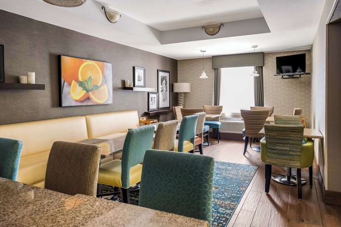 Imagen de los interiores del Hotel Hampton Inn Winter Haven. Foto 12