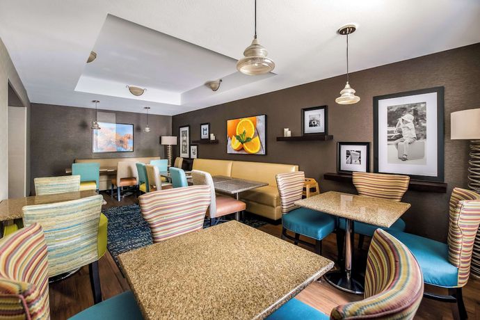 Imagen de los interiores del Hotel Hampton Inn Winter Haven. Foto 18