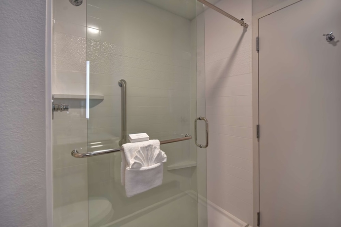 Imagen de la habitación del Hotel Hampton Inn Woodbridge. Foto 12