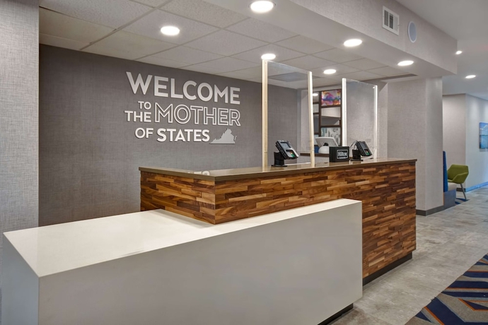 Imagen de los interiores del Hotel Hampton Inn Woodbridge. Foto 17