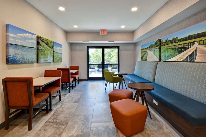 Imagen de los interiores del Hotel Hampton Inn Woodbridge, Woodbridge. Foto 14