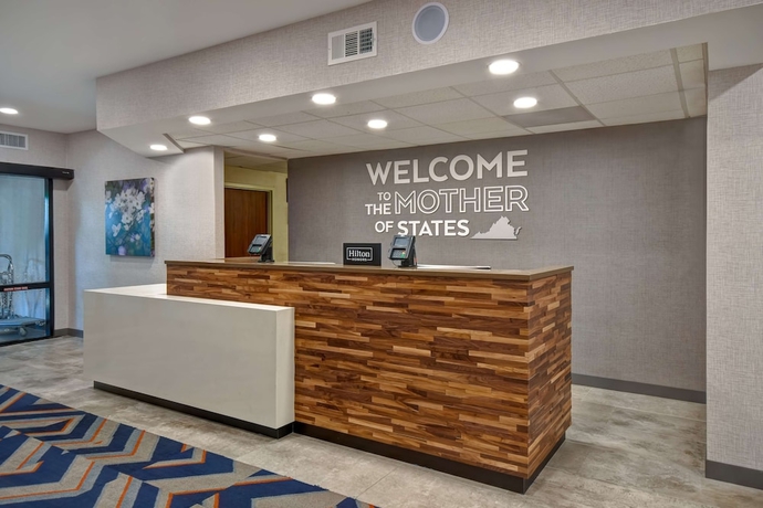 Imagen de los interiores del Hotel Hampton Inn Woodbridge, Woodbridge. Foto 18