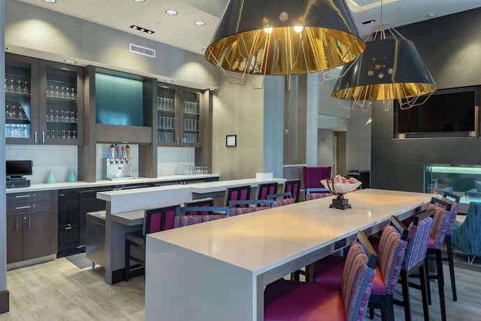 Imagen de los interiores del Hotel Hampton Inn & Suites Asheville Biltmore Area. Foto 13