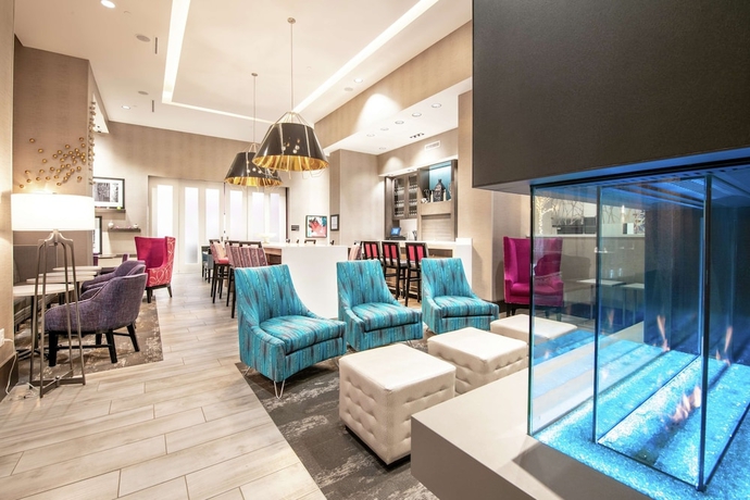 Imagen de los interiores del Hotel Hampton Inn & Suites Asheville Biltmore Area. Foto 16