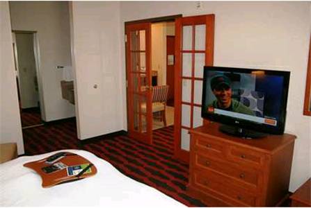 Imagen de la habitación del Hotel Hampton Inn & Suites East Lansing. Foto 3