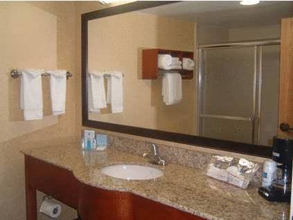 Imagen de la habitación del Hotel Hampton Inn & Suites Kansas City-merriam. Foto 2