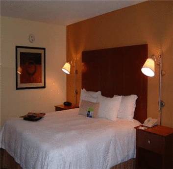 Imagen de la habitación del Hotel Hampton Inn & Suites Kansas City-merriam. Foto 3
