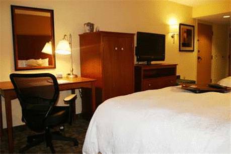 Imagen de la habitación del Hotel Hampton Inn & Suites Kansas City-merriam. Foto 5