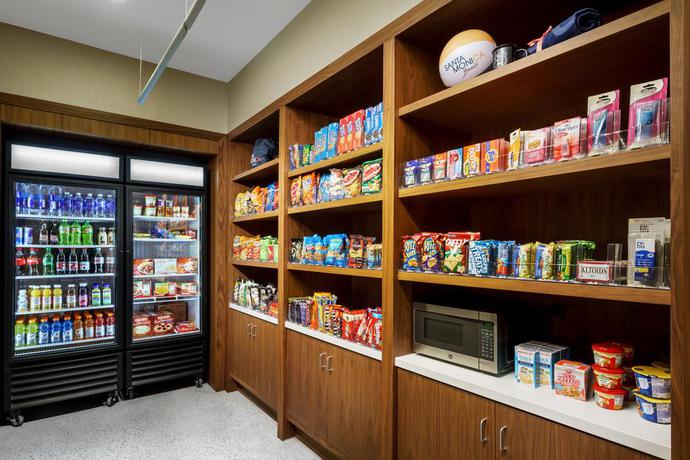 Imagen de los interiores del Hotel Hampton Inn & Suites Los Angeles/Santa Monica. Foto 9