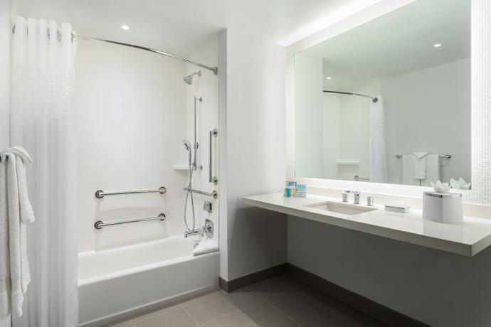 Imagen de la habitación del Hotel Hampton Inn & Suites Los Angeles/Santa Monica. Foto 3