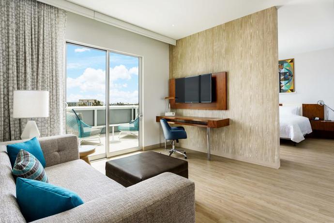 Imagen de la habitación del Hotel Hampton Inn & Suites Los Angeles/Santa Monica. Foto 6