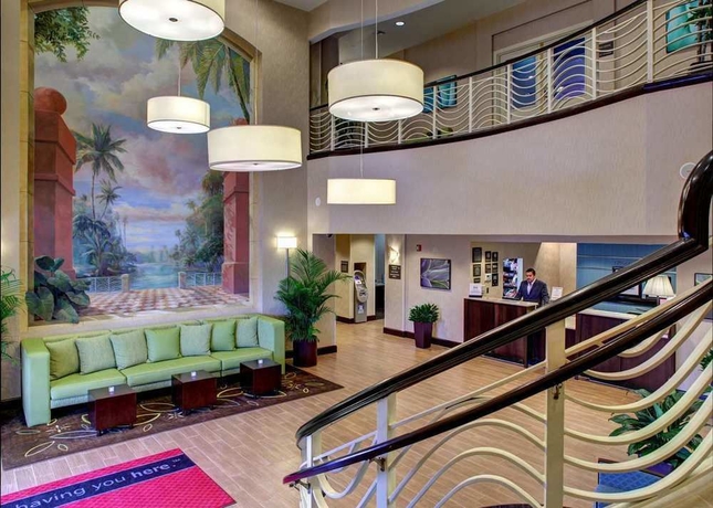 Imagen de los interiores del Hotel Hampton Inn & Suites Miami Airport South Blue. Foto 11