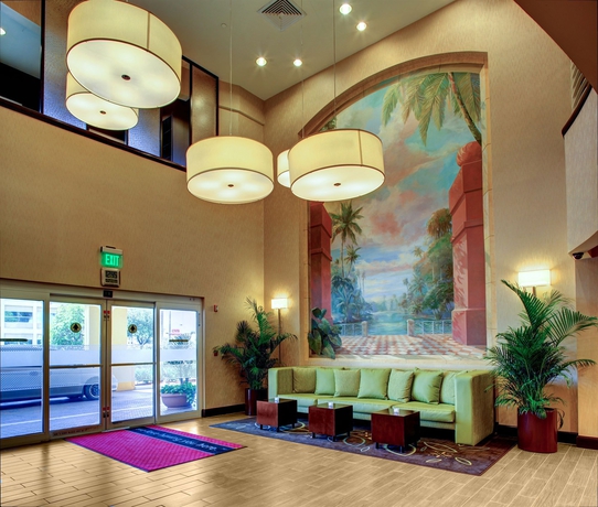 Imagen de los interiores del Hotel Hampton Inn & Suites Miami Airport South Blue. Foto 14