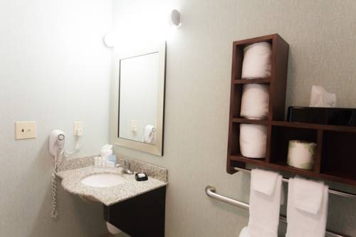 Imagen de la habitación del Hotel Hampton Inn & Suites Middlebury. Foto 16