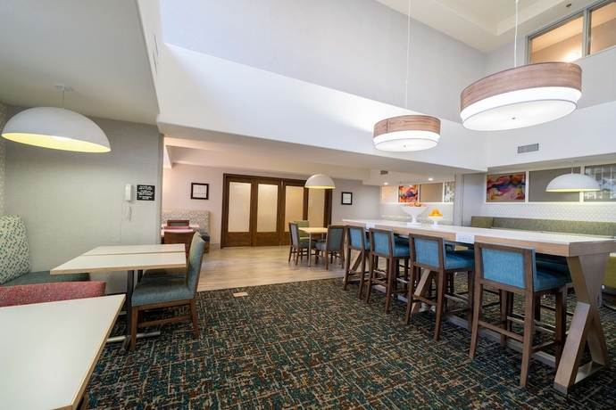 Imagen de los interiores del Hotel Hampton Inn & Suites Modesto - Salida. Foto 14