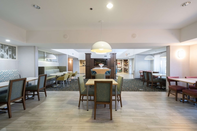 Imagen de los interiores del Hotel Hampton Inn & Suites Modesto - Salida. Foto 15