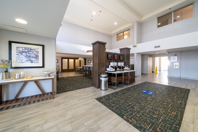 Imagen de los interiores del Hotel Hampton Inn & Suites Modesto - Salida. Foto 18