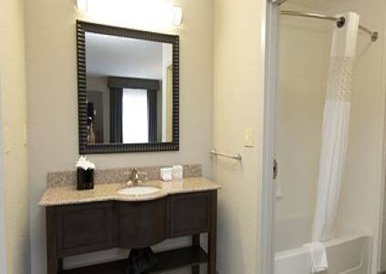 Imagen de la habitación del Hotel Hampton Inn & Suites Oklahoma City Airport. Foto 2