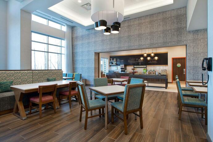 Imagen general del Hotel Hampton Inn & Suites Ottawa West, Ontario, Canada. Foto 28