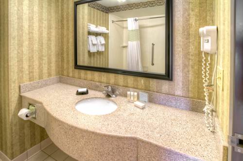 Imagen de la habitación del Hotel Hampton Inn & Suites Petoskey. Foto 16