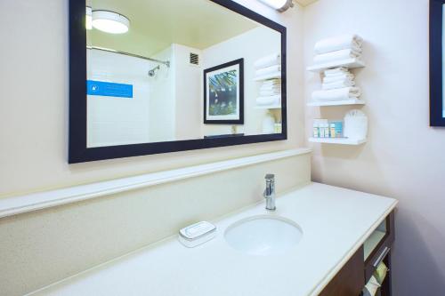 Imagen de la habitación del Hotel Hampton Inn & Suites Providence-Warwick Airport. Foto 8