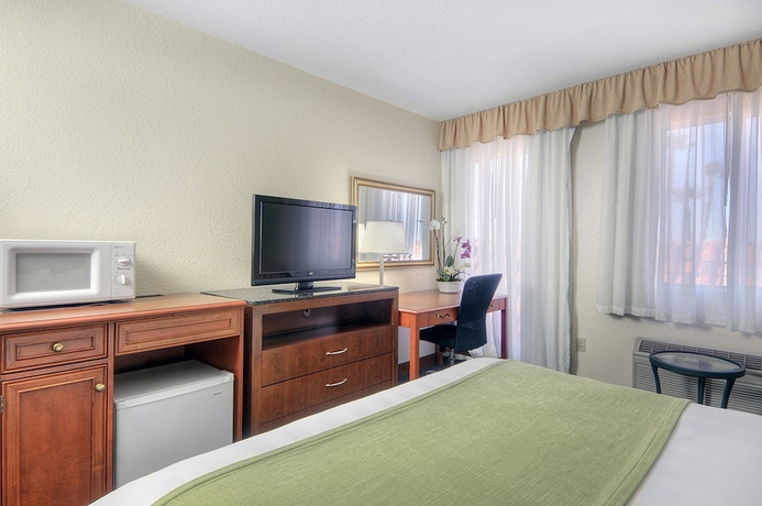 Imagen de la habitación del Hotel Hampton Inn & Suites San Mateo-San Francisco Airport. Foto 7