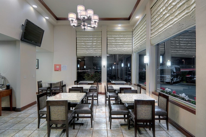 Imagen de los interiores del Hotel Hampton Inn & Suites San Mateo-San Francisco Airport. Foto 14