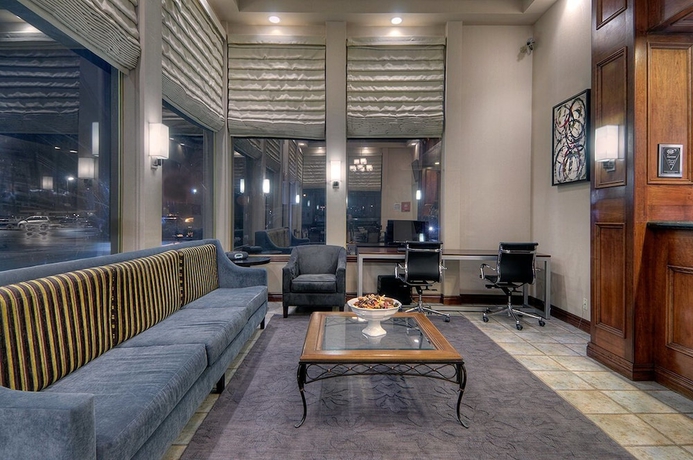 Imagen de los interiores del Hotel Hampton Inn & Suites San Mateo-San Francisco Airport. Foto 16