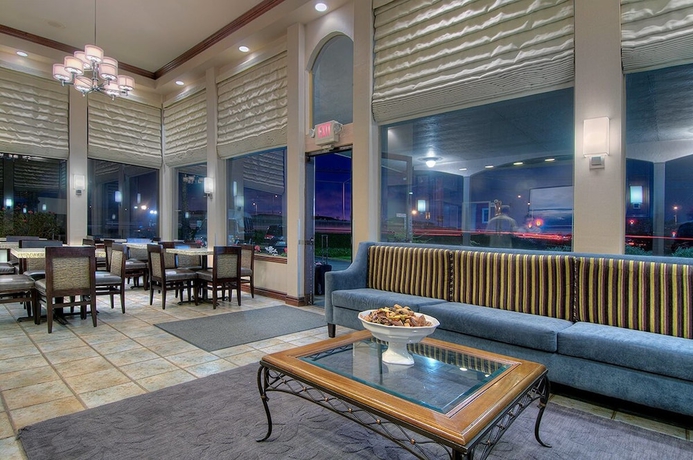 Imagen de los interiores del Hotel Hampton Inn & Suites San Mateo-San Francisco Airport. Foto 17