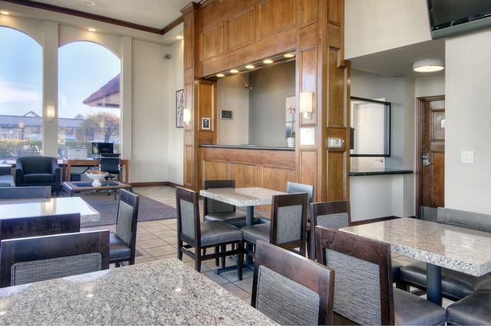 Imagen del bar/restaurante del Hotel Hampton Inn & Suites San Mateo-San Francisco Airport. Foto 2