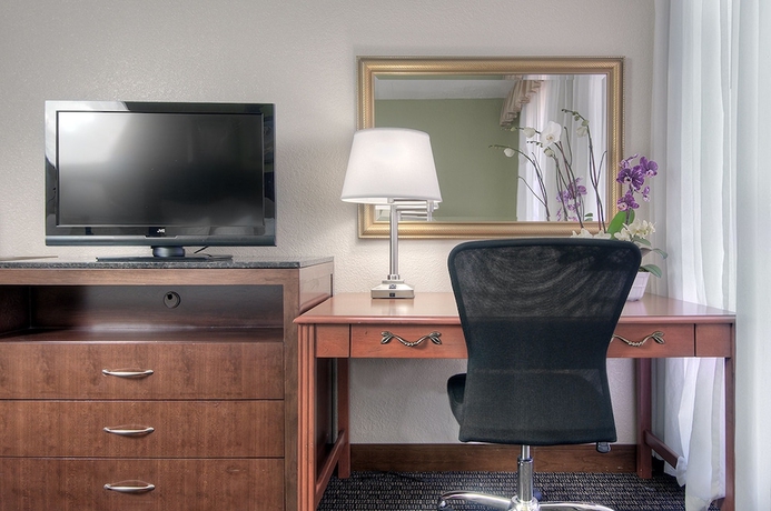 Imagen de la habitación del Hotel Hampton Inn & Suites San Mateo-San Francisco Airport. Foto 8
