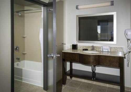 Imagen de la habitación del Hotel Hampton Inn & Suites Suisun City Waterfront. Foto 12