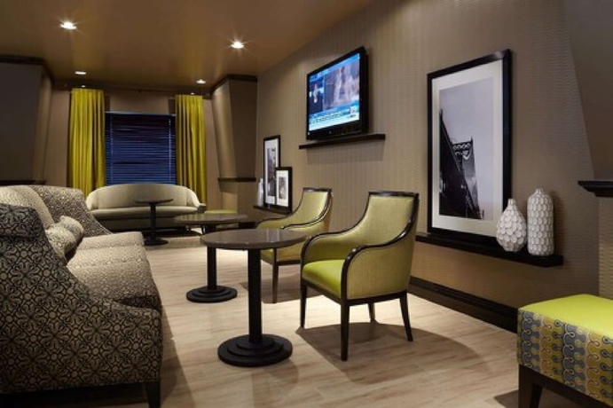 Imagen de los interiores del Hotel Hampton Inn & Suites by Hilton Montreal-Dorval. Foto 17