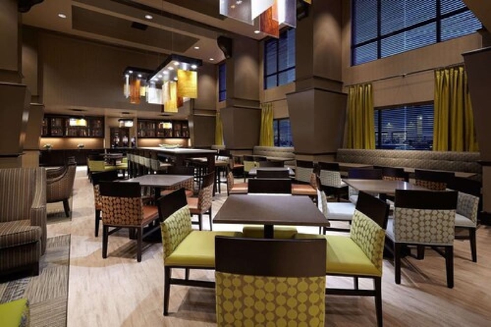Imagen de los interiores del Hotel Hampton Inn & Suites by Hilton Montreal-Dorval. Foto 18
