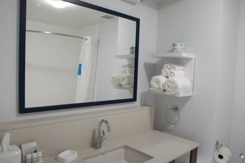 Imagen de la habitación del Hotel Hampton Inn & Suites by Hilton Quebec City Levis. Foto 7