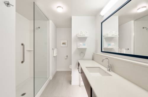 Imagen de la habitación del Hotel Hampton Inn & Suites by Hilton Quebec City Levis. Foto 9