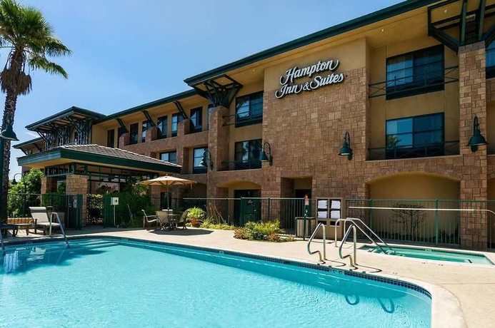 Imagen de la piscina del Hotel Hampton Inn and Suites Agoura Hills. Foto 15