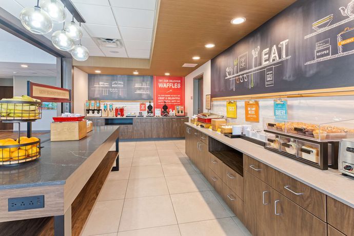 Imagen del bar/restaurante del Hotel Hampton Inn and Suites Alachua I-75. Foto 4