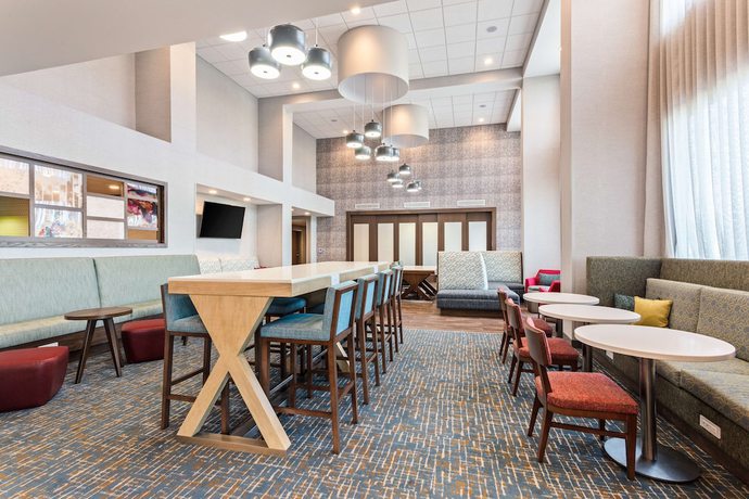 Imagen del bar/restaurante del Hotel Hampton Inn and Suites Alachua I-75. Foto 6