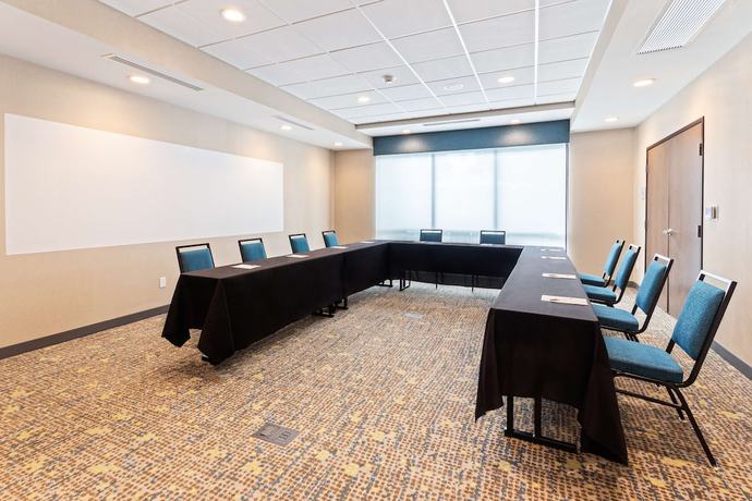 Imagen de los interiores del Hotel Hampton Inn and Suites Alachua I-75. Foto 11