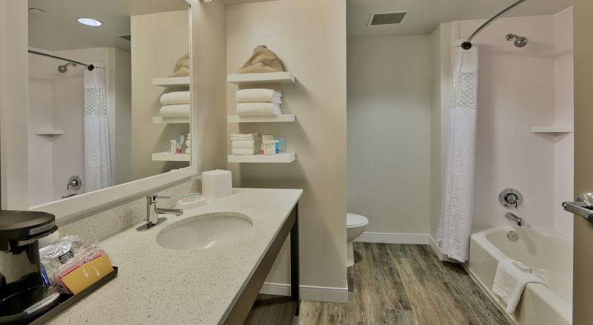 Imagen de la habitación del Hotel Hampton Inn and Suites Albuquerque Airport. Foto 8