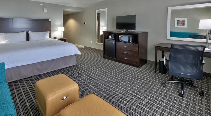 Imagen de la habitación del Hotel Hampton Inn and Suites Albuquerque Airport. Foto 9