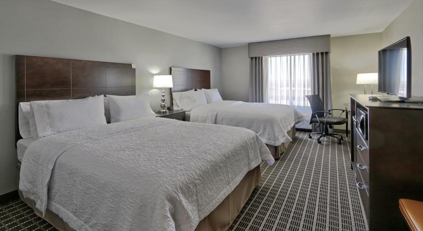 Imagen de la habitación del Hotel Hampton Inn and Suites Albuquerque Airport. Foto 10